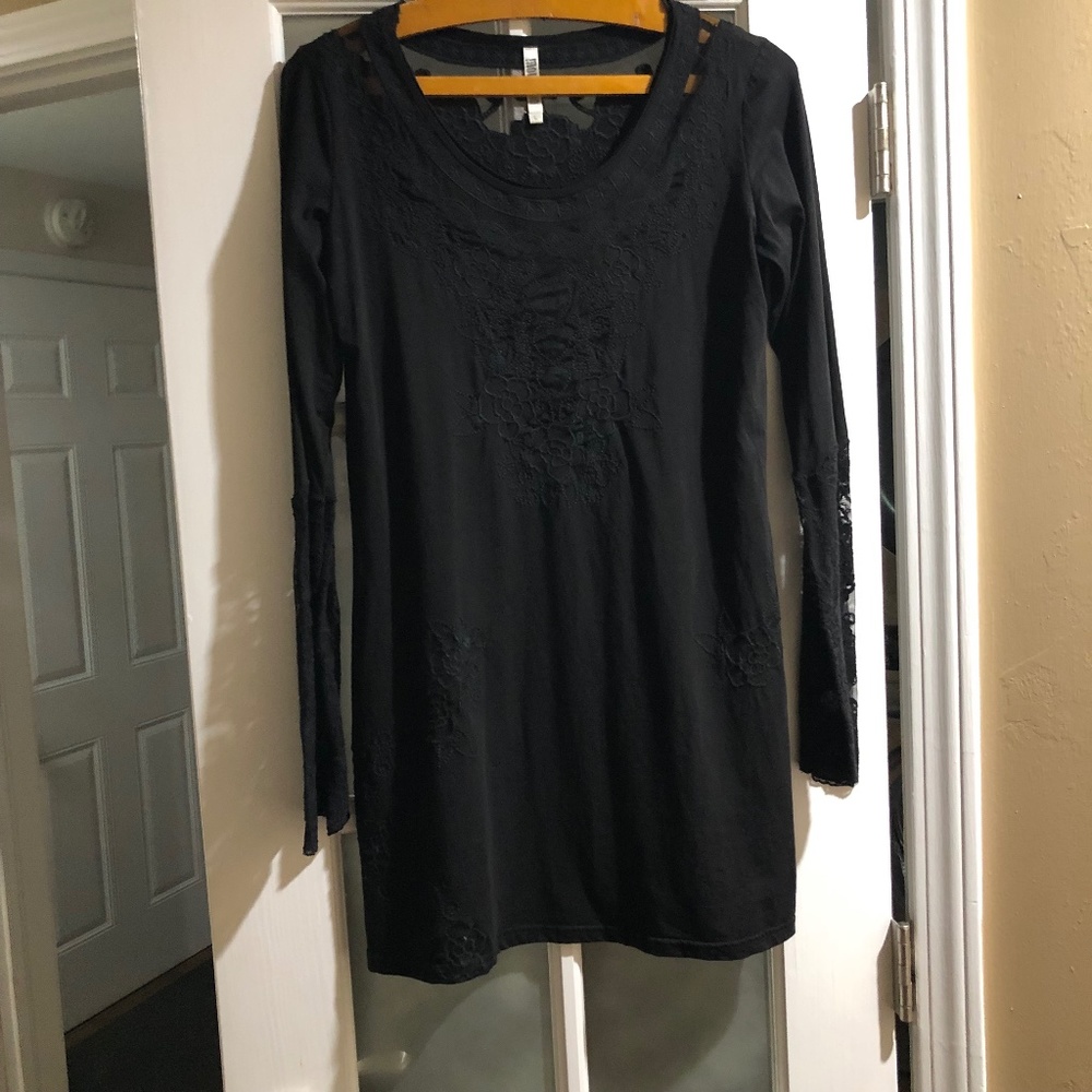 Black Mono Reno long sleeve dress with lace and embroidered detail L Party